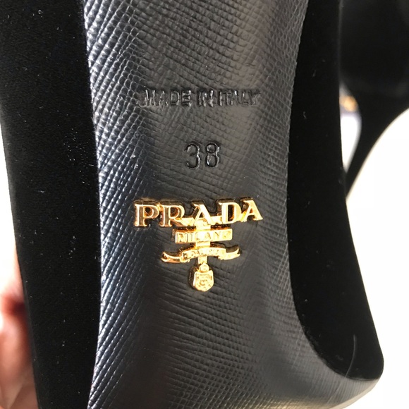 Prada velvet black pumps like new - Picture 5 of 5
